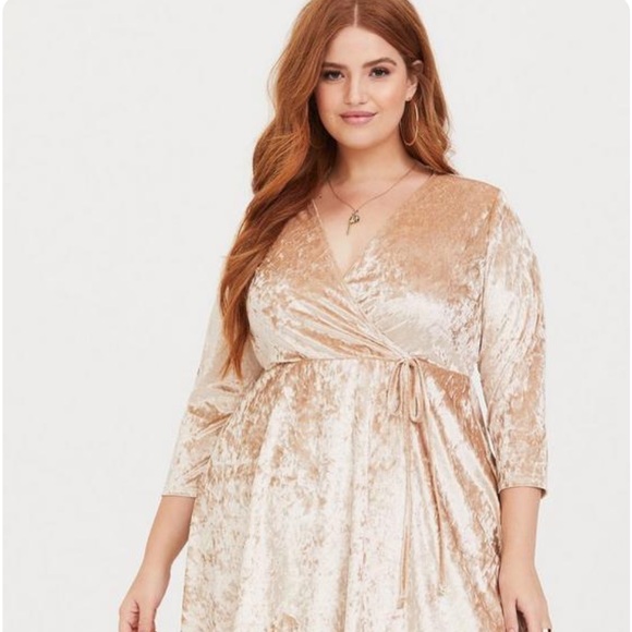 Torrid Gold Crushed Velvet Dress Sz. 1 (14/16) NWT - Picture 3 of 12